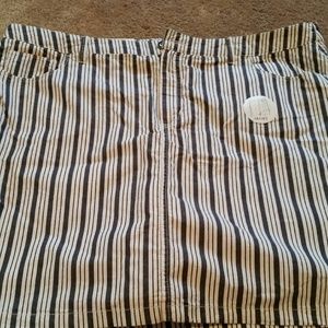 16 W Skort NWT