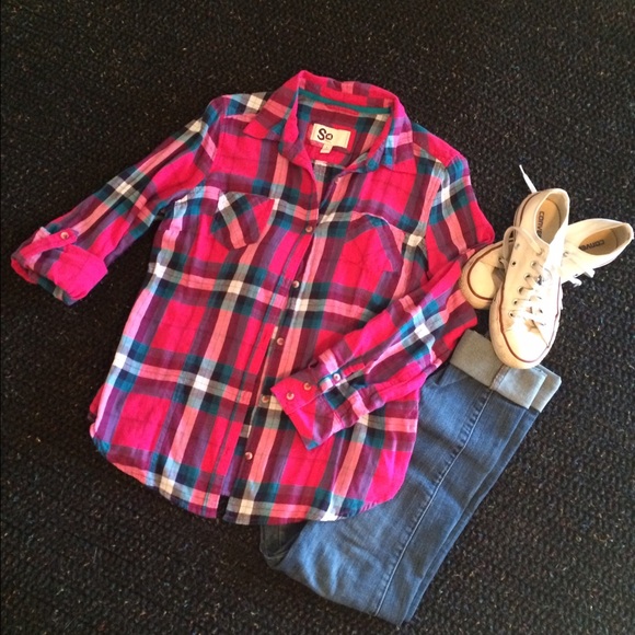Plaid flannel fitted shirt.