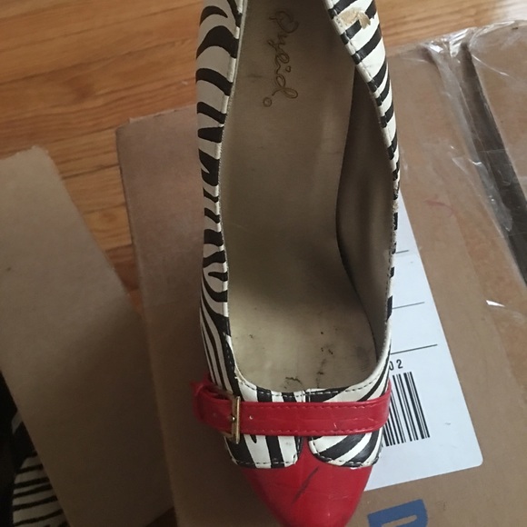 Zebra stripe shoes - Picture 3 of 4