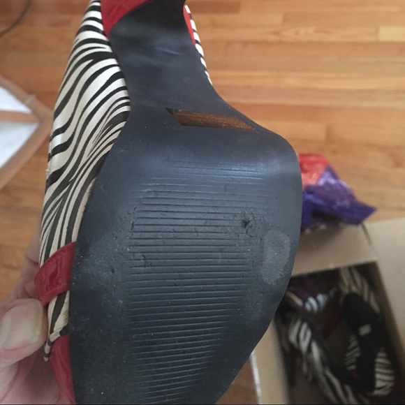 Zebra stripe shoes - Picture 4 of 4