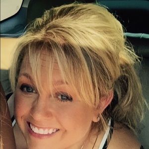 Meet your Posher, Lora