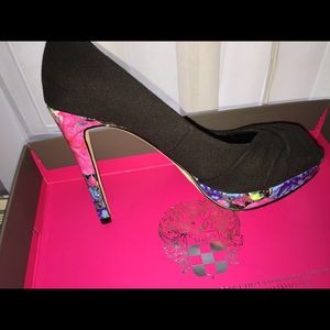 Vince Camuto heels. Size 6m/36