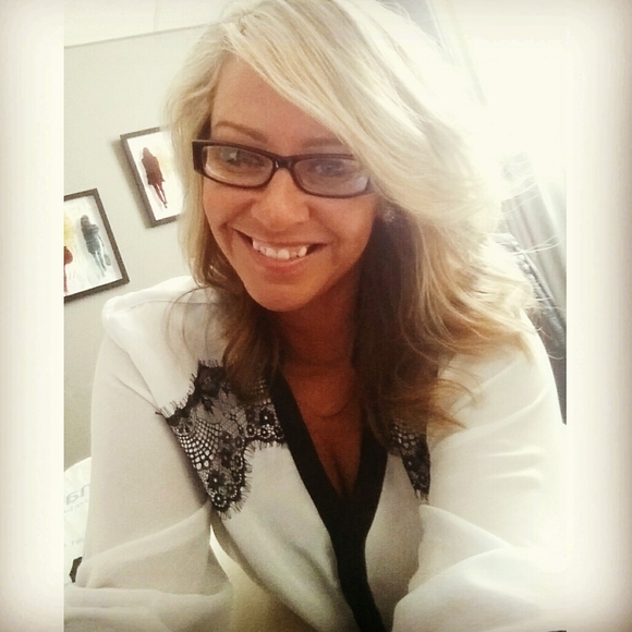 Meet your Posher, Tabatha - Picture 1 of 1