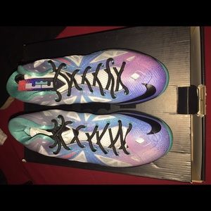 SOLD ✔️💯Lebron 10s "Pure Platinum"