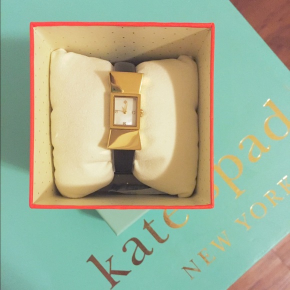 ✨ Kate Spade // Gold Bow Watch ✨ - Picture 2 of 4