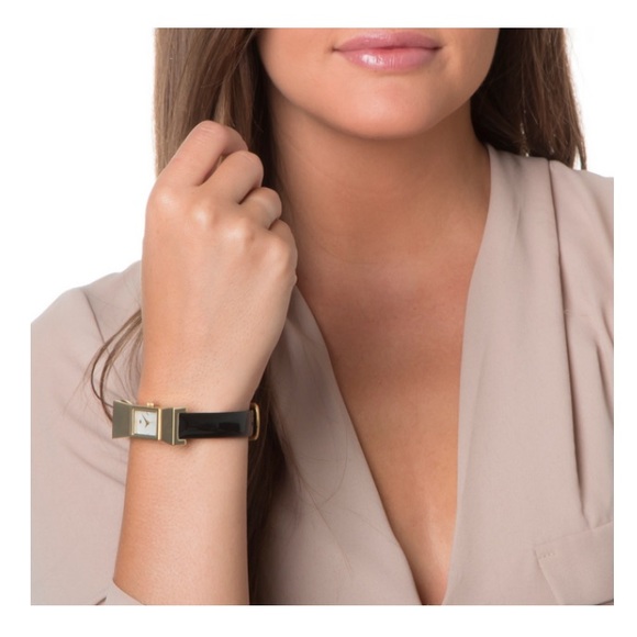 ✨ Kate Spade // Gold Bow Watch ✨ - Picture 4 of 4