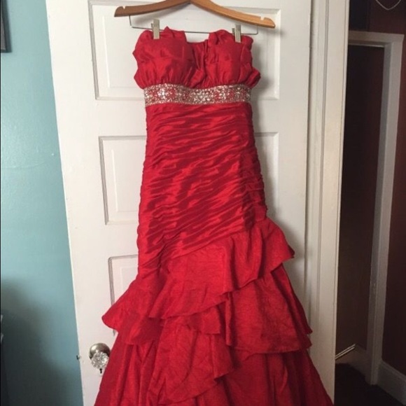 Elegant red prom dress (altered to fit size 4)