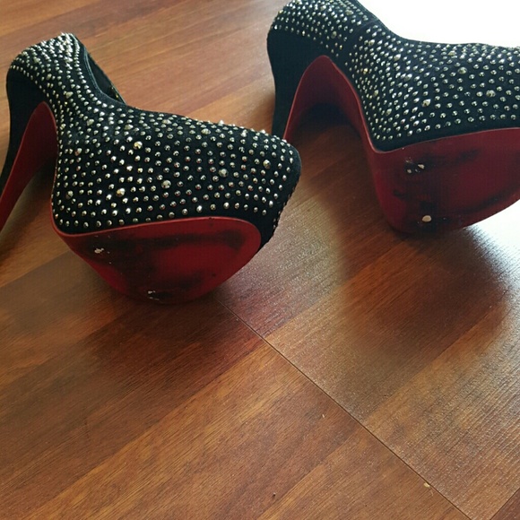 Heels - Picture 2 of 4