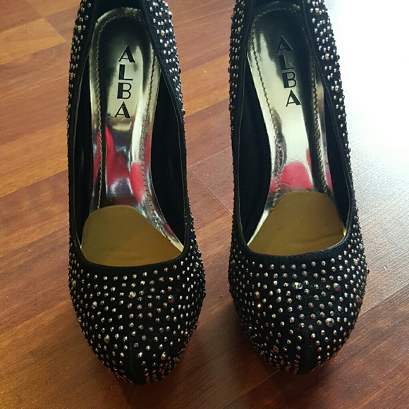 Heels - Picture 3 of 4