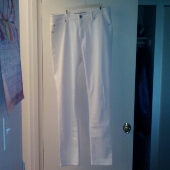 *SOLD* White Skinny Jeans