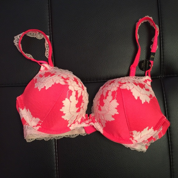 Victoria Secret Bombshell Bra NWT