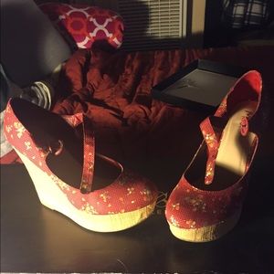 Beautiful red floral wedge