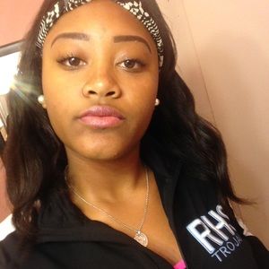 Meet your Posher, Sianni