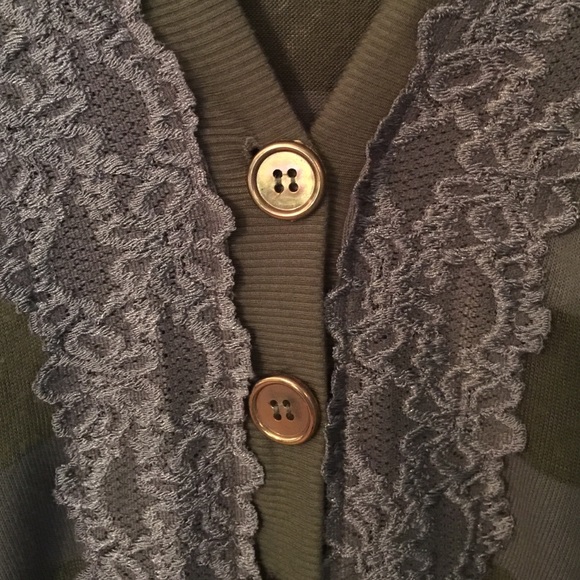 Cute gray and olive striped cardigan - Picture 2 of 4