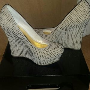 STUDDED WEDGES NEW