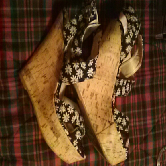 Shoes - Picture 2 of 3