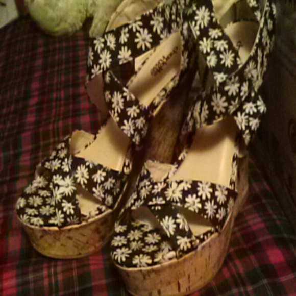 Shoes - Picture 3 of 3