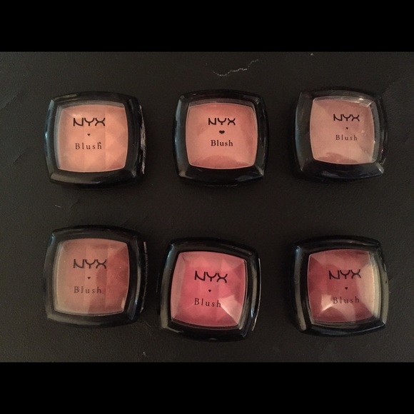 NYX BLUSH (LOT)
