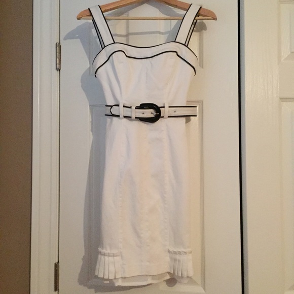BEBE white dress Size 00