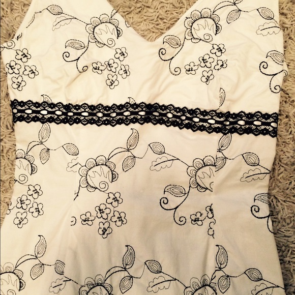 AQUA white dress with black pattern - Picture 4 of 4