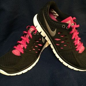 Nike Flex Runs size 9