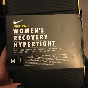 NIKE women's recovery tight