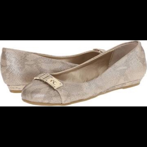 G by GUESS flats
