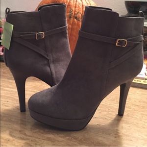 BRAND NEW NEVER WORN!