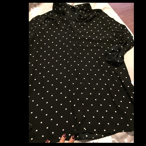 Polka dot blouse ๐ - Picture 3 of 4