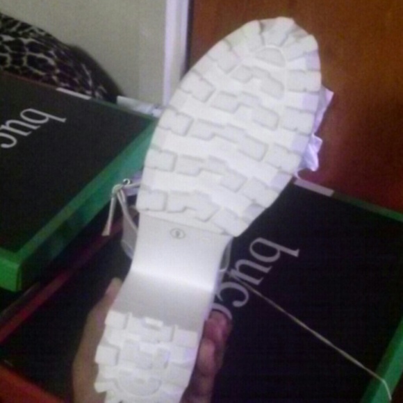 Sandals - Picture 2 of 4