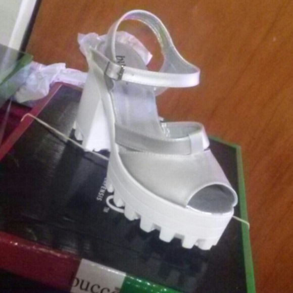 Sandals - Picture 4 of 4