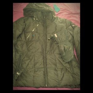 I am selling this amazing black jacket