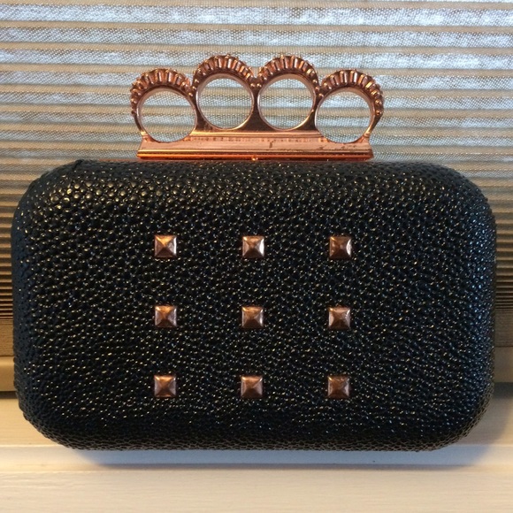 Black Knuckle Clutch
