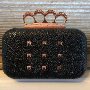 Black Knuckle Clutch