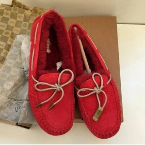 Ugg Dakota swirl red heart moccasins Sz 6 new