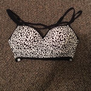 Front criss cross vs bra