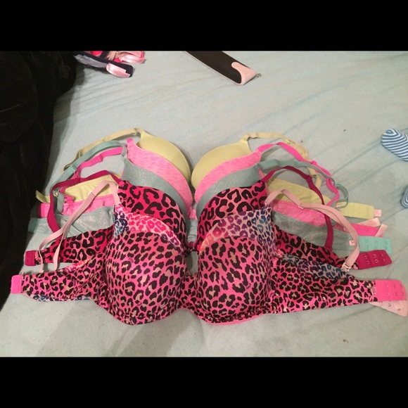 6 Victoria's Secret bras