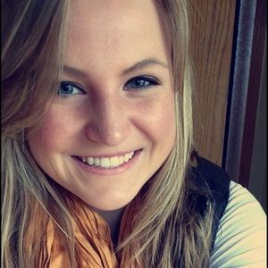 Meet your Posher, Becca