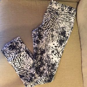 ❗️SOLD❗️Express pattern leggings