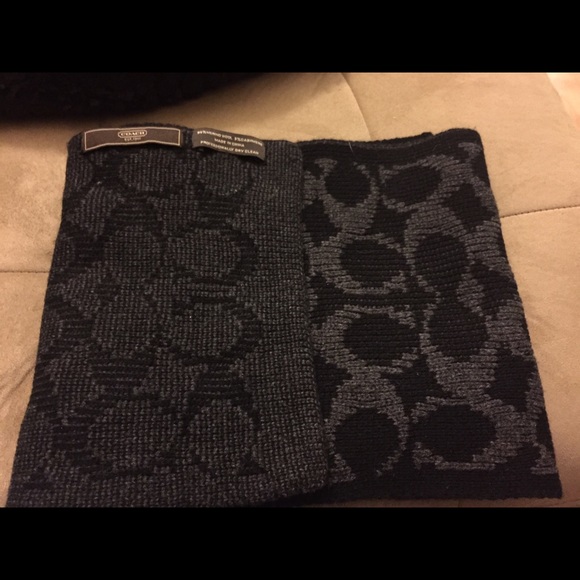Coach scarf like new