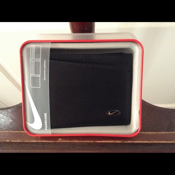 nike passcase wallet