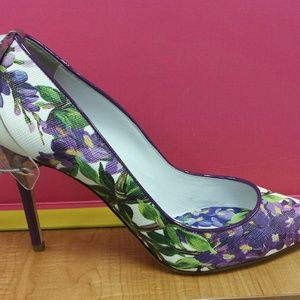 <<SOLD>> Dolce & Gabbana Floral-Print  Pumps