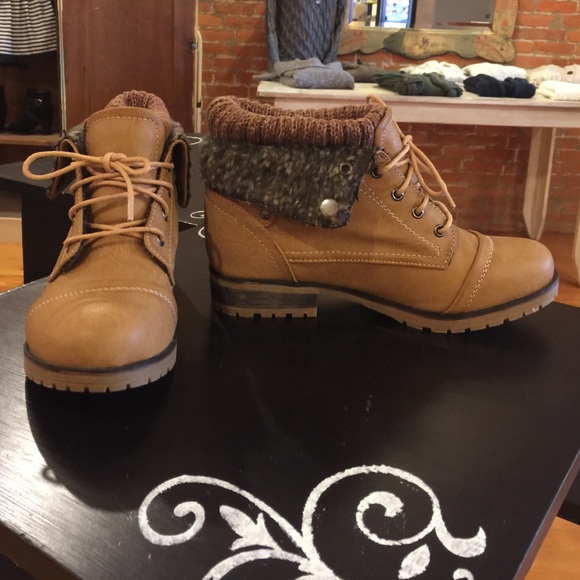 🚨SOLD🚨Tan boot