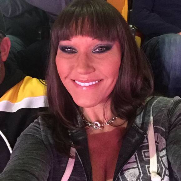 Meet your Posher, Stephanie - Picture 2 of 2