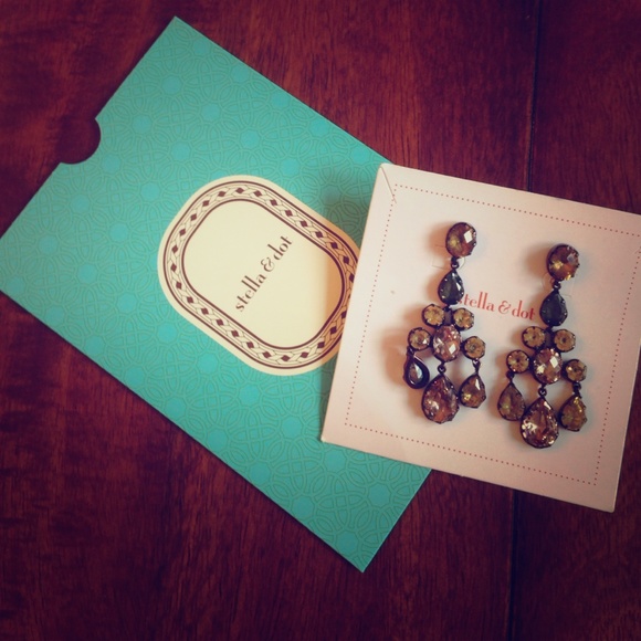 Stella and Dot Chandelier Earring
