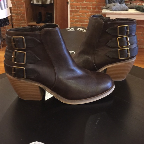 🚨SOLD🚨Cute brown ankle boots