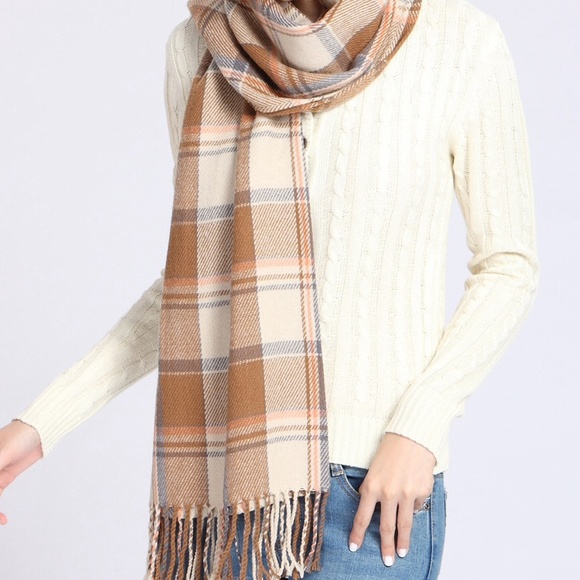 Accessories - 💢CLEARANCE💢Beige plaid scarf