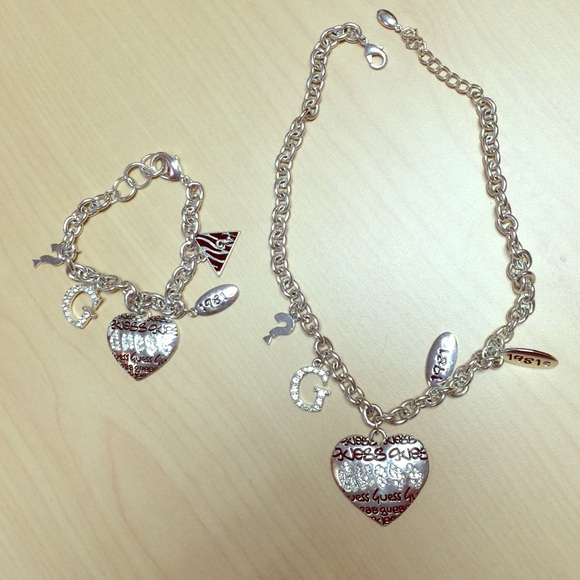 Cute Guess necklace and bracelet set.