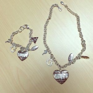 Cute Guess necklace and bracelet set.