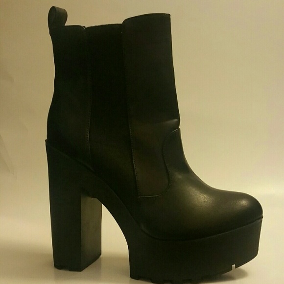 Boots - Picture 4 of 4